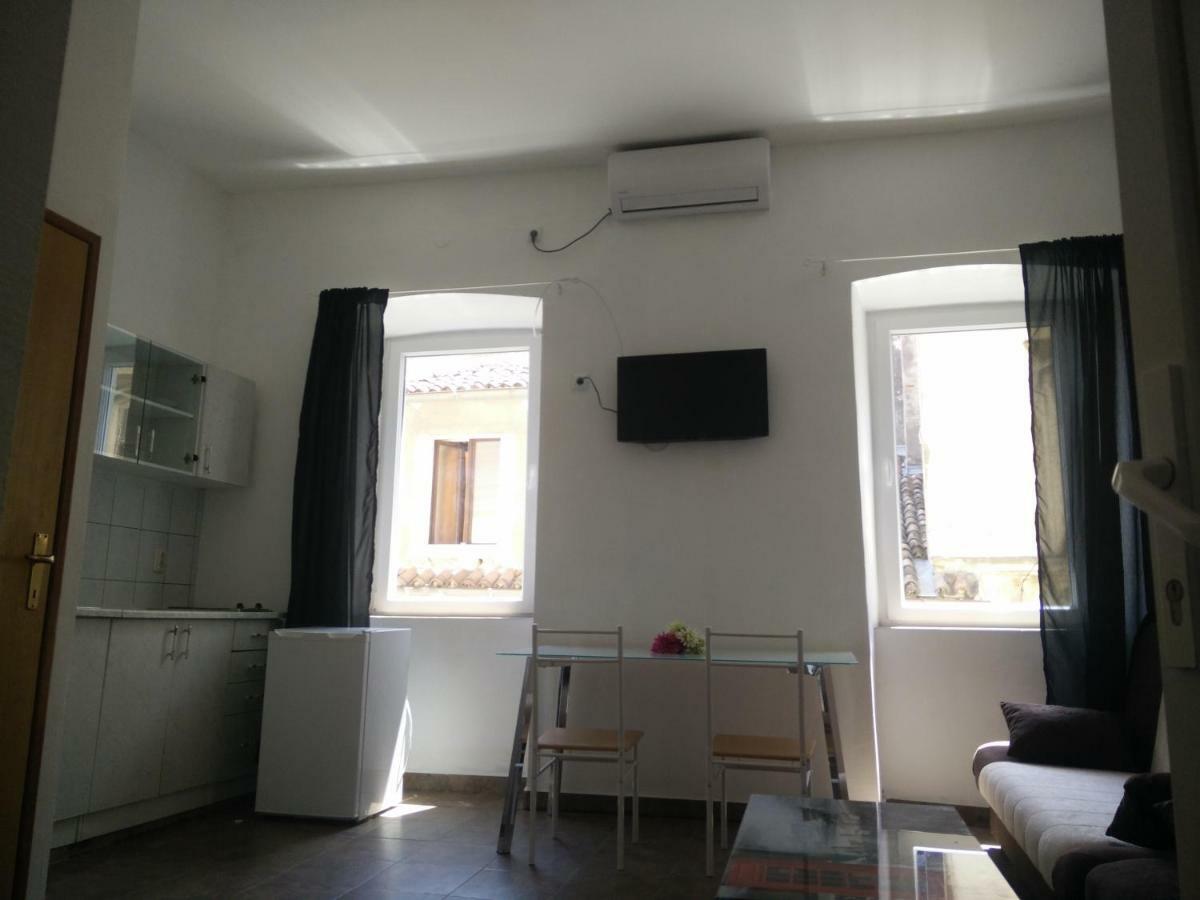 Dejan Apartment 2-Top Centar-Old Town Studio Pula Dış mekan fotoğraf